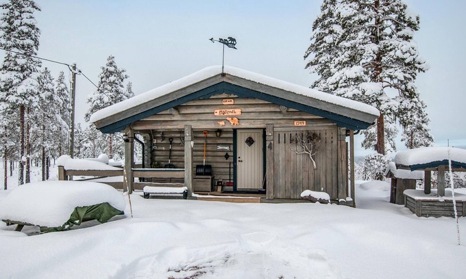 Ljordal House | Experience a Cozy Log Cabin with Mountain & Lake Views