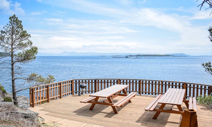 Hervik House | Discover Your Perfect Getaway in Idyllic Liarvåg