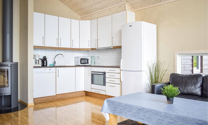 Hervik House | Discover a Cozy Vacation Home in Idyllic Liarvåg