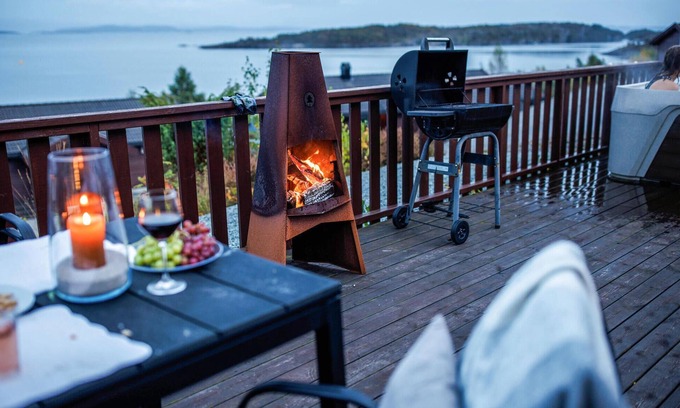 Hervik House | Escape to a Cozy Vacation Home in Idyllic Liarvåg