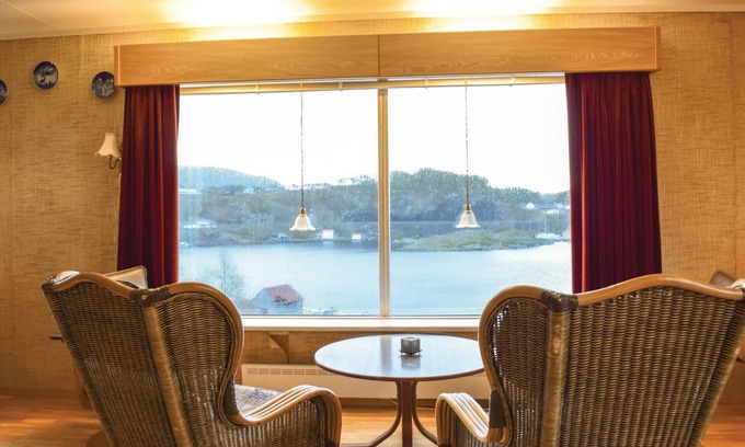 Bomlo House | Relaxing Vacation Home Near the Sea with Pet-Friendly Amenities