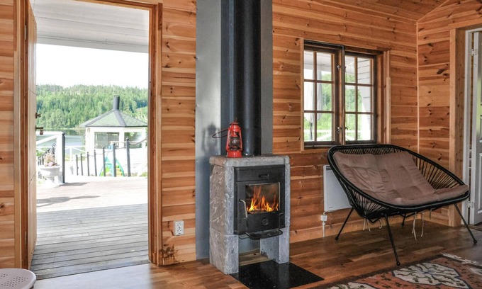 Kil House | Discover the Serene White Pearl on Norra Ringstadtjärnen