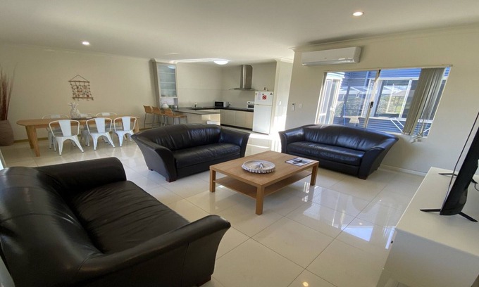 Jurien Bay Villa | Experience Unit 23 Seafront Estate with Pool & Ocean Views
