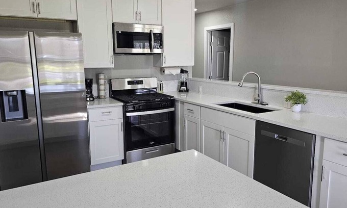 Montopolis House | Discover Your Ideal Austin Retreat with Spa & Family Amenities