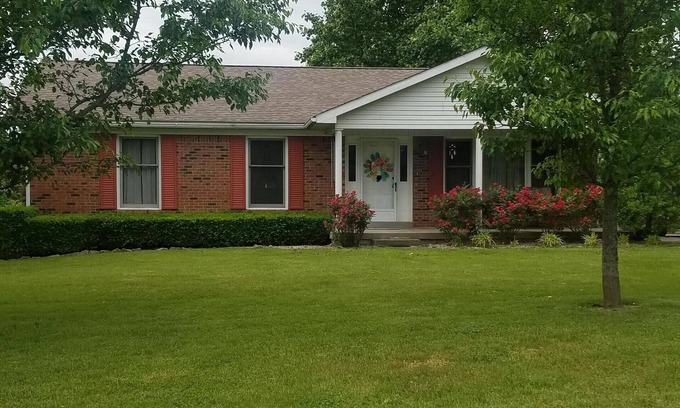 Bardstown House | Experience Bardstown’s Sweet Retreat: Guest Rated 10/10