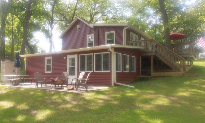 Lake Ripley House | Discover Comfort at Cambridge Lake House - Guest Rated 10/10