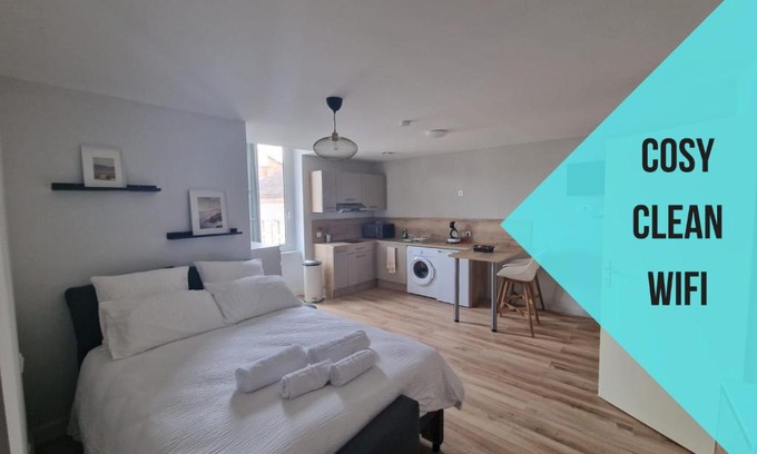 Agen Apartment | Cozy Suite Maurice Ravel - Child-Friendly Retreat