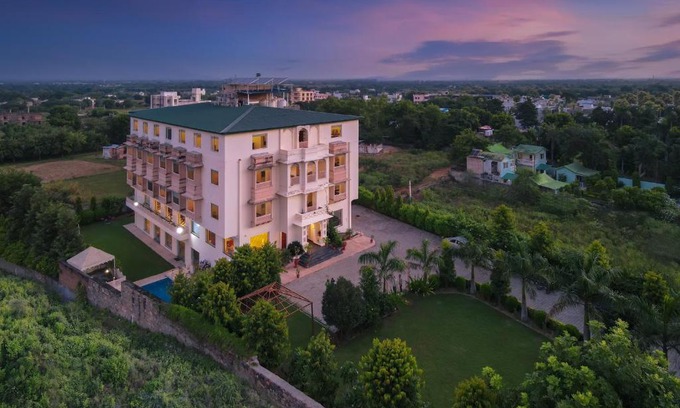Sawai Madhopur Resort | Discover WelcomHeritage Mount Valley Resort in Ranthambore