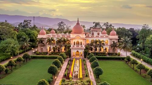 Sandur Hotel | Elegant WelcomHeritage Shivavilas Palace in Hampi Awaits!