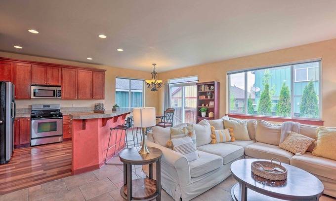 Mountain View District House | Convenient Bend Home Near Pilot Butte with Great Amenities