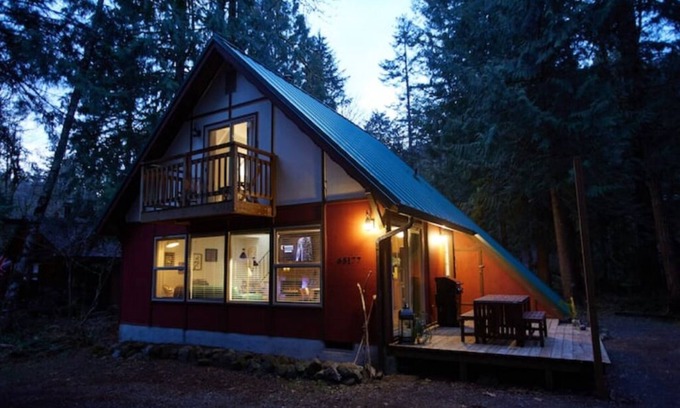 Mount Hood Village Cabin | Inviting Cabin with Pool and Spa in Mt. Hood Corridor