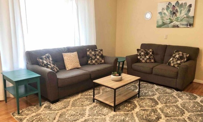 Cary House | Inviting Cary Townhome with King Bed for Long Stays