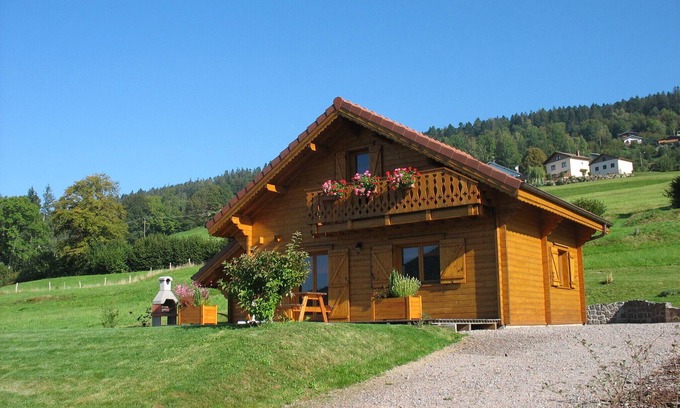 Basse-sur-le-Rupt Ski Chalet | Inviting Chalet with Lake View and Spa Amenities