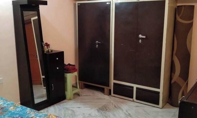 Kolar Road House | Welcoming First floor in a bungalow with AC in charming Bhopal