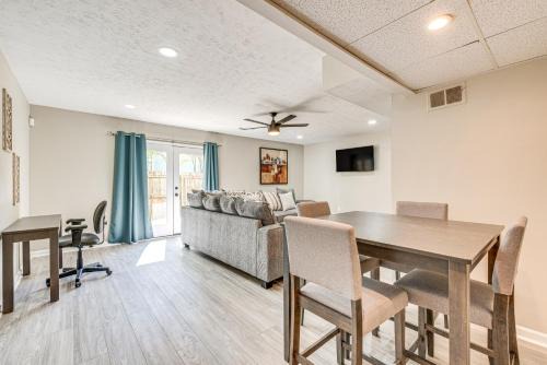 Smyrna House | Convenient Townhome Near Downtown Smyrna with Pool Access