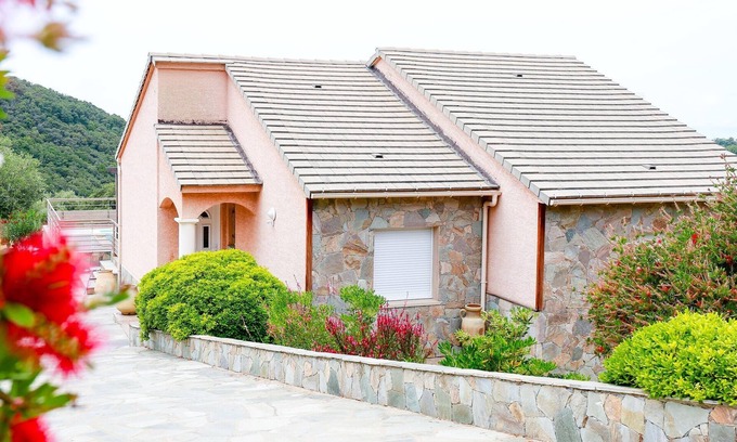 Farinole Villa | Welcoming Villa in Farinole with Private Swimming Pool