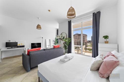 Motor City Apartment | WelHome - Stylish Studio Overlooking Regent House Park