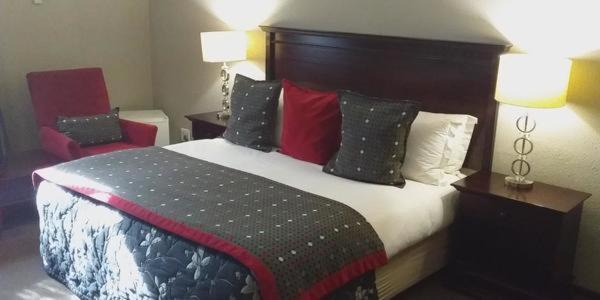 Welkom Hotel | Welcoming Inn: Family-Friendly with Pool & Breakfast