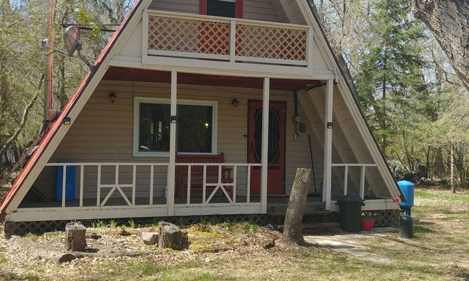 Manitoba Cabin | Pet-Friendly A-frame Cabin at Oak Lake Resort - 10/10 Rated