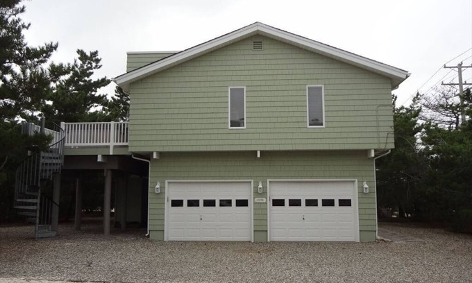 North Beach House | Spacious 4-Bedroom Retreat near North Beach with Hot Tub