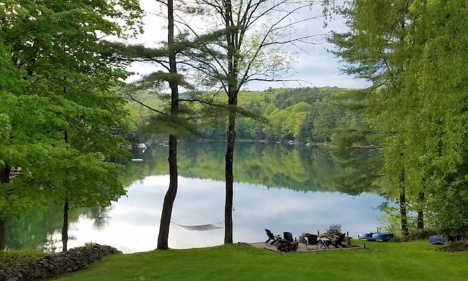 Whitehall House | Inviting Lakehouse Retreat with Great Amenities for Families