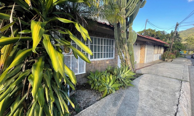 Ciudad Colon House | Cozy 3-Bedroom House with Fast WiFi and Family Amenities