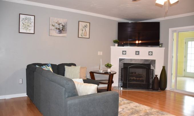 Lewes House | Convenient Three Bedroom Townhome Near Downtown Lewes
