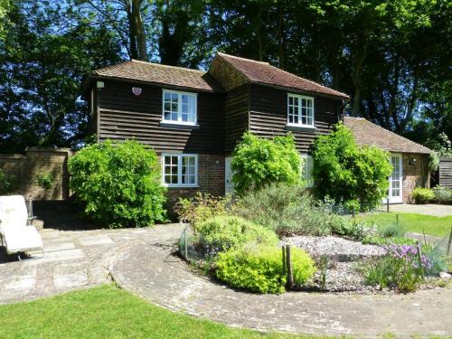Denton House | Pet-Friendly Well Cottage: Guest Rated 9/10 for Families