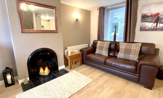 Crieff Cottage | Dog-Friendly Cottage with Scenic Lake Views for Outdoor Fun