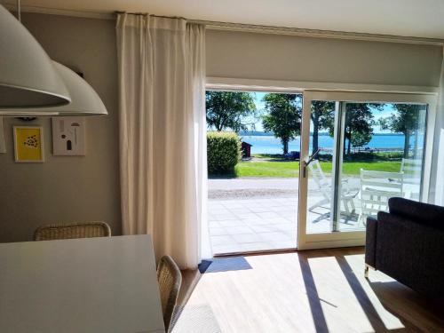 Lonashult House | Comfortable Holiday Home Overlooking Lake Asnen in Hulevik