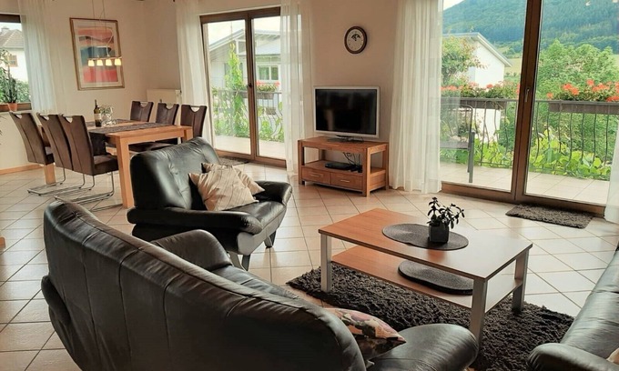 Osann Apartment | Charming Vineyard Retreat: 9.8 Rated with Pool & Spa