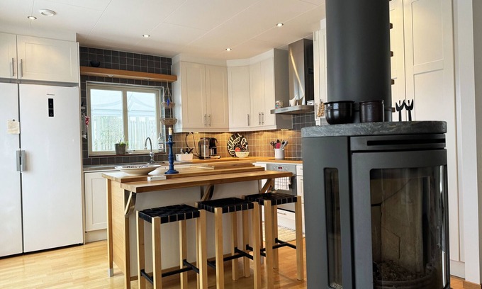 Skaerhamn House | Charming Villa with Ocean View in Central Skärhamn