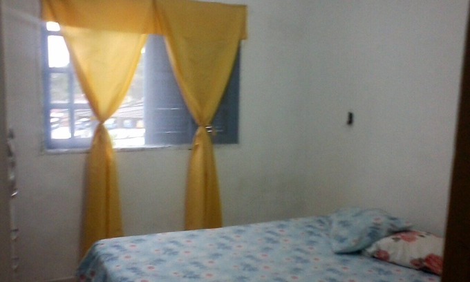 Costeira do Pirajubae House | Budget-Friendly Apartment Steps from Campeche Beach