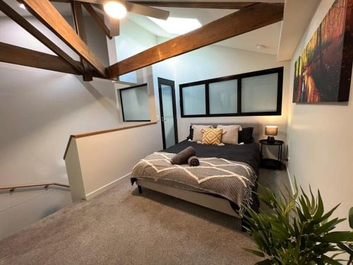 Devonport Apartment | Conveniently Located Apartment with Loft & Air Conditioning