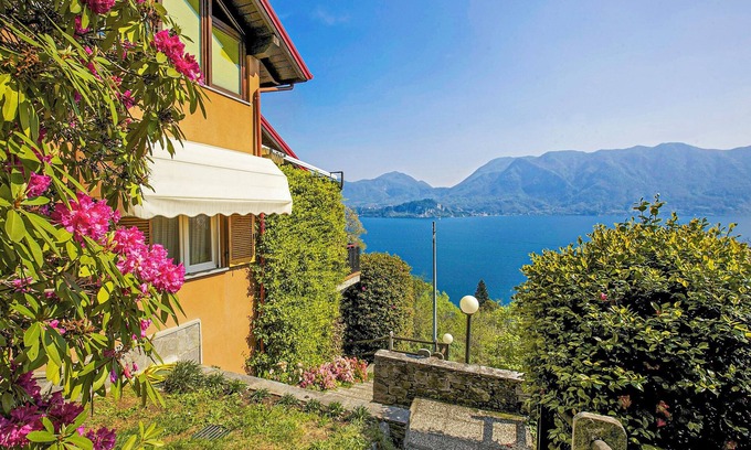 Ghiffa Apartment | Cozy Apartment with Pool and Lake View in Ghiffa