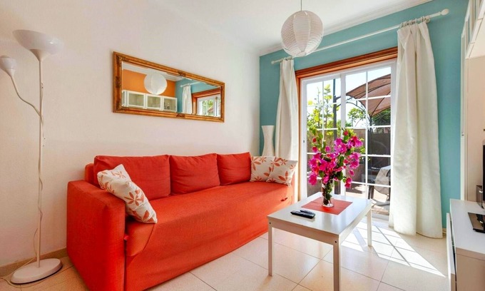 Las Rosas House | Inviting Private Villa with Pool and Ocean View in Costa de Silencio