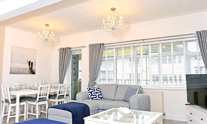 Eastbourne City Centre Apartment | Elegant 3-Bedroom Retreat with Balcony in Prime Location