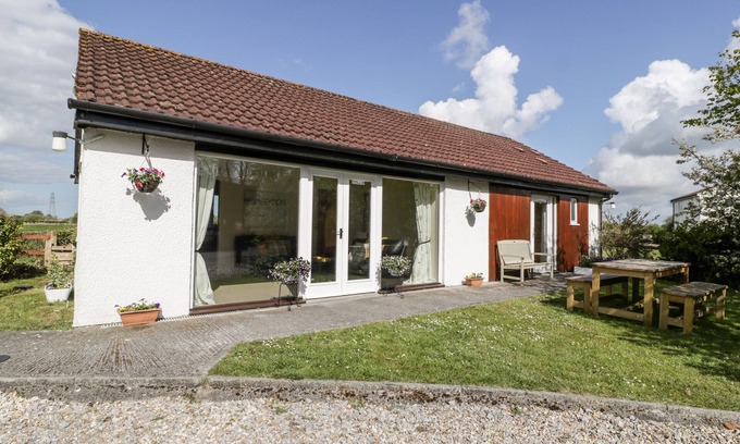 Highbridge Cottage | Wellfield Cottage: Family-Friendly Retreat with Garden