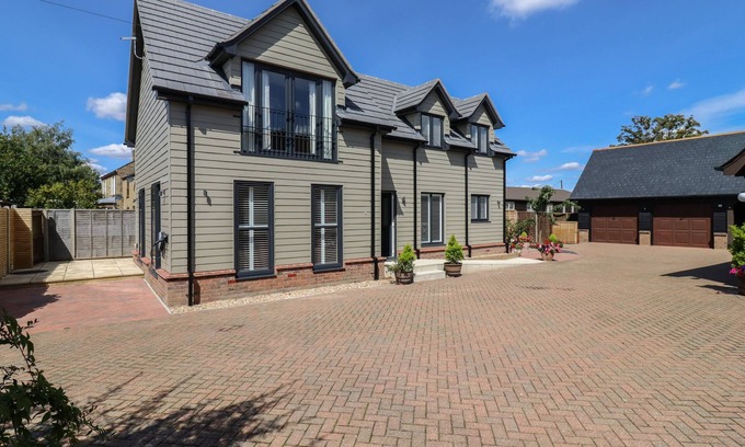 Littleport Cottage | Family-Friendly Wellington Cottage with Garden in Littleport