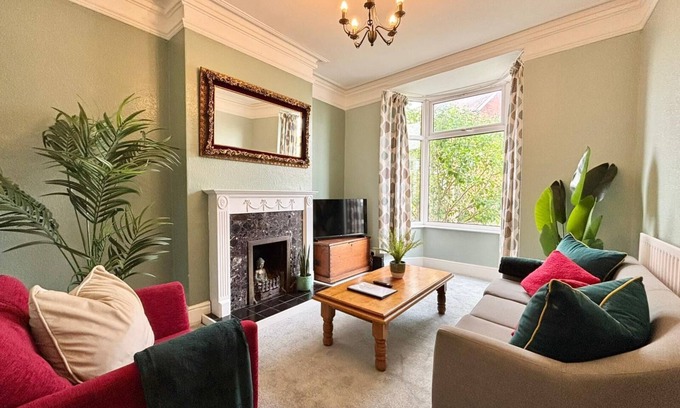 Wellington House | Wellington Home with Garden