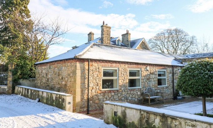 Richmond Cottage | Pet-Friendly Wellington Lodge Cottage in Middleton Tyas