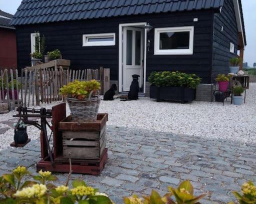 Sint-Annaland Ski Chalet | Relaxing Wellness Chalet with Hot Tub & Private Garden Escape