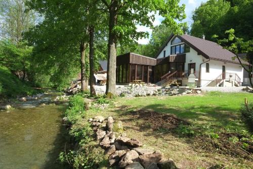 Liptovske Revuce Cabin | Relaxing Wellness Retreat at Štyri Lipy with Ocean Views