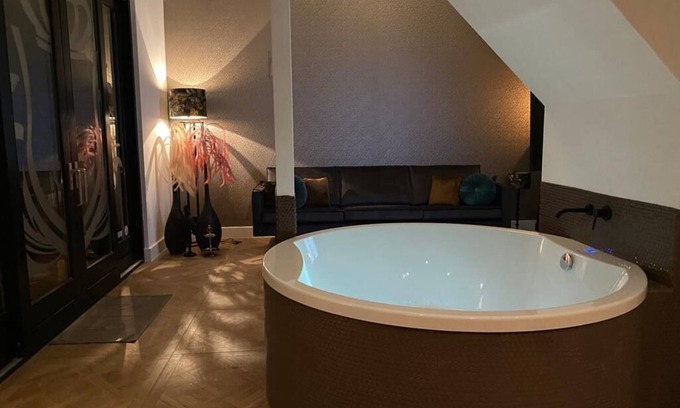 Nuland House | Relaxing Wellness Suite at Luxexcellent with Pool & Breakfast