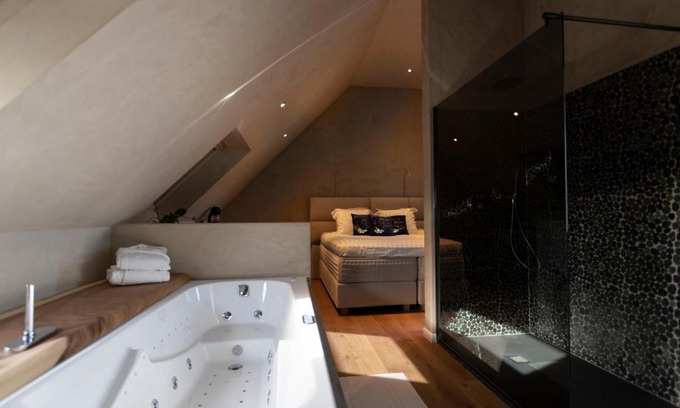 Assebroek House | Relaxing Wellness Sweet Bonihu B&B with Spa & Hot Tub