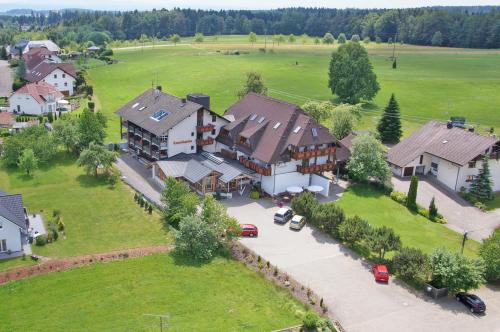 Uehlingen-Birkendorf Hotel | Relax at Wellnesshotel Sonnenhof & Sonnhalde with Ocean Views