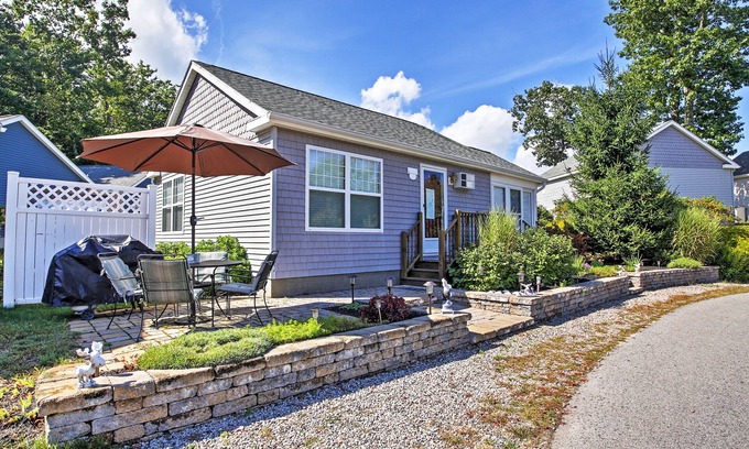 Moody Cottage | Inviting Wells Beach Cottage with Pool Access - 9.6/10 Rating