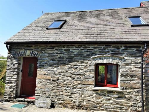 Llanfyrnach House | Delightful Wellstone Cottages - Honeysuckle with Hot Tub