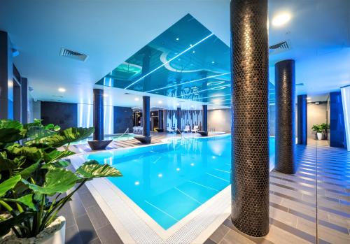 Old Town Hotel | Experience the Wellton Riverside SPA Hotel with Ocean Views