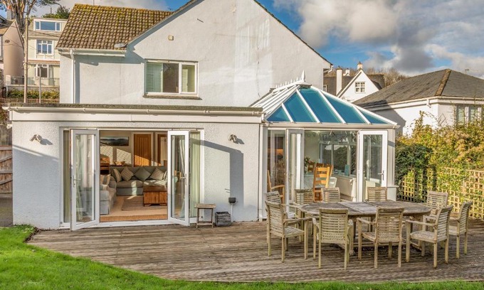 Salcombe House | Discover Welsummer: Family-Friendly 4-Star Retreat